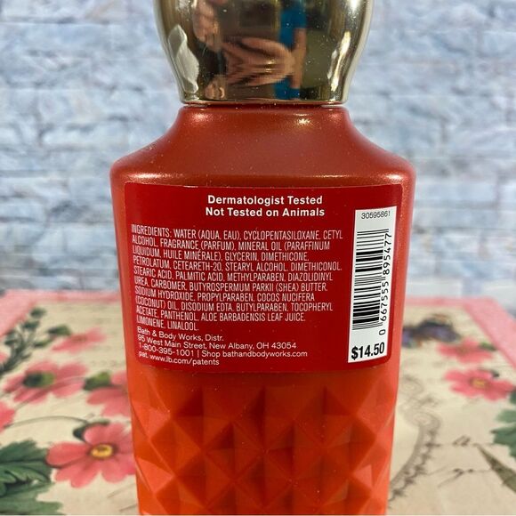 Bath & Body Works Strawberry Pound Cake Body Lotion 8oz Size - Picture 3 of 3